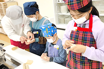 こべっこランドにて豚饅作り体験