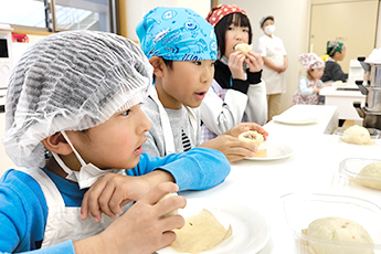 こべっこランドにて豚饅作り体験